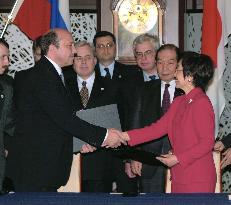 (2) Kawaguchi, Ivanov agree to move treaty talks ahead